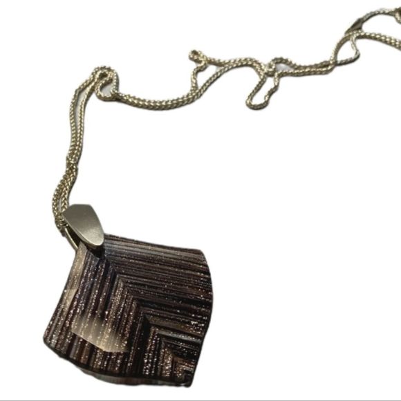 KENDRA SCOTT "Aislinn" Necklace and "Astoria" Earrings in Brown Dust - Picture 5 of 16